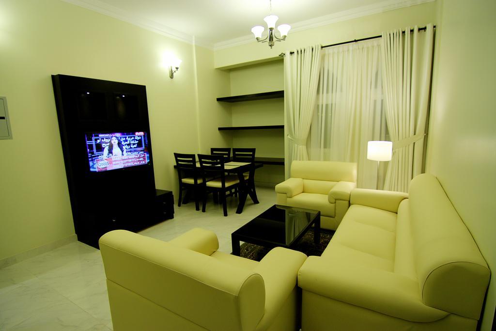 Remas Hotel Suites - Al Khoudh, Seeb, Muscat Phòng bức ảnh